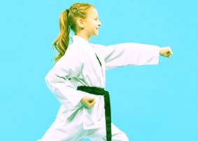 practicar karate al salir del colegio en nuestra extraescolar